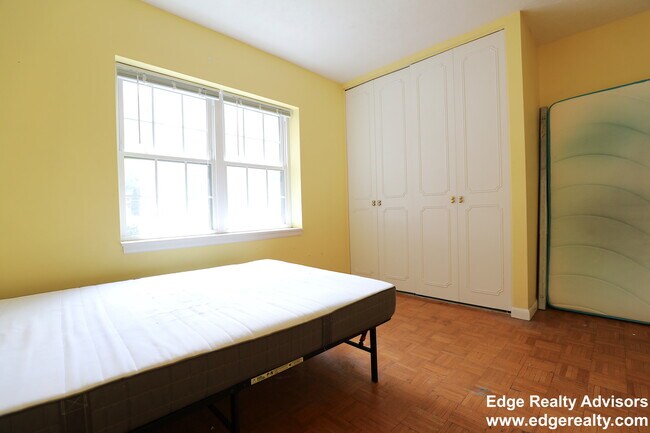 Foto del edificio - 140 Lake Shore Rd