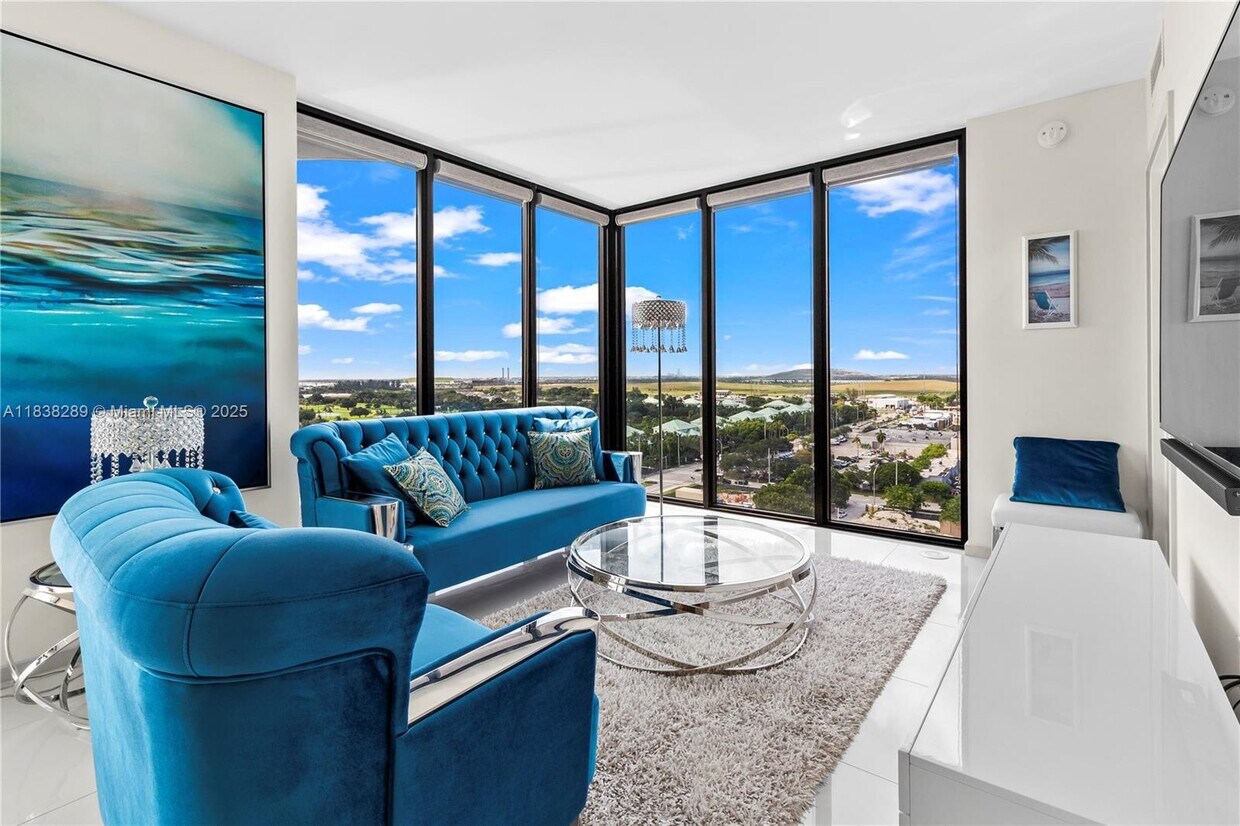 Foto principal - 5300 Paseo Blvd