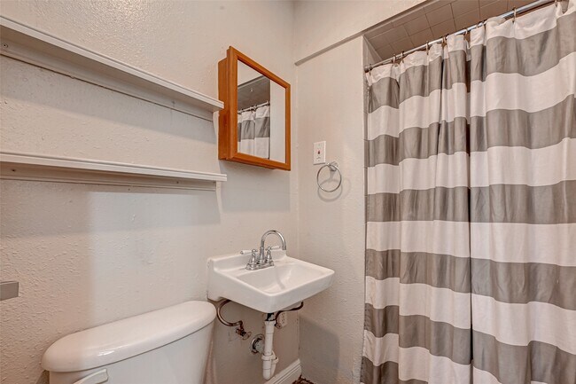 Foto del edificio - 817 Eleanor St