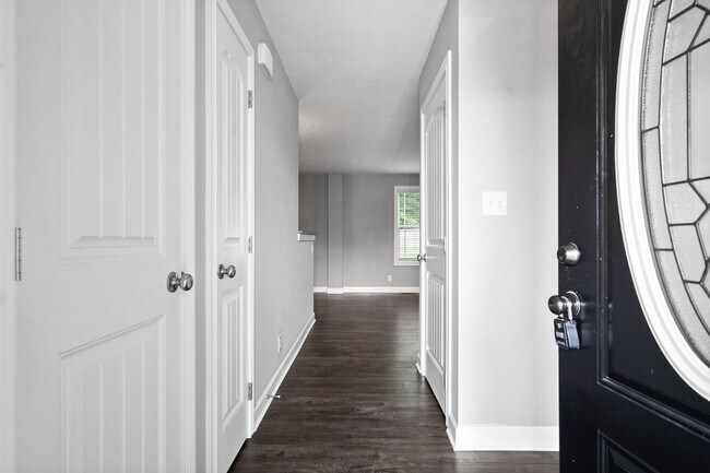 Foto del edificio - Gorgeous Single-Family with a Bonus Room & Large Fenced Backyard!