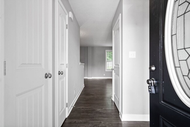 Building Photo - Gorgeous Single-Family with a Large Fenced Backyard!