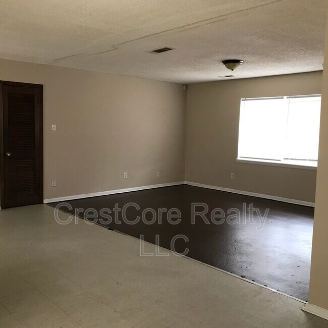 Building Photo - 3081 Boxdale St