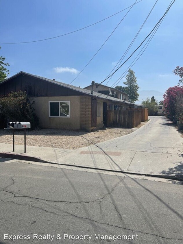 2 br, 1 bath House 631 S Jordan Ave House Rental in San Jacinto, CA