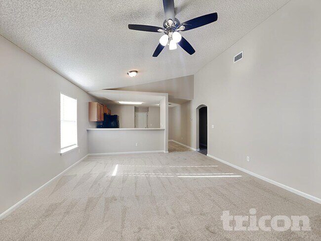 Foto del edificio - 4231 Hanging Moss Dr