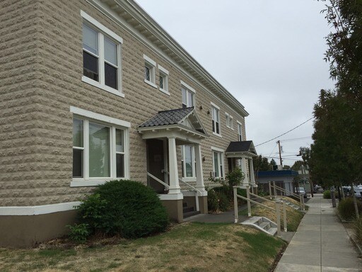 Foto del edificio - 8007-8015 N Denver Ave