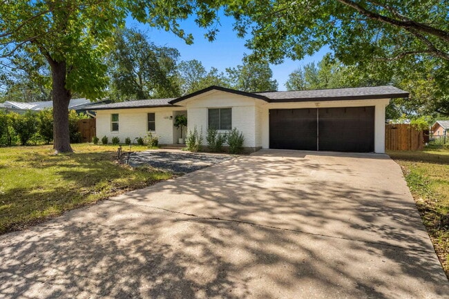 Building Photo - Modern Living in South Austin