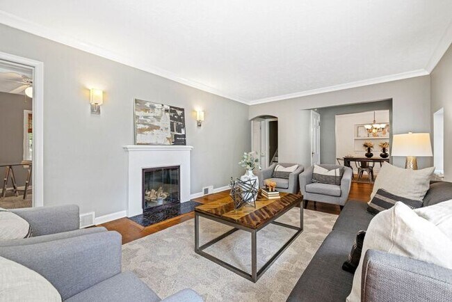 Building Photo - Sweet Warfleigh Home 3 Bedroom 2.5 bath Motivated To Rent!