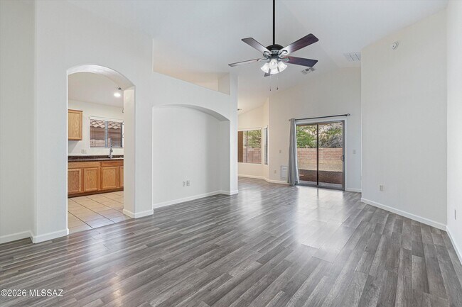 Building Photo - 60958 Cantle Ct