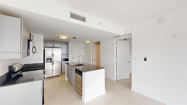 Foto del edificio - 1861 NW S River Dr