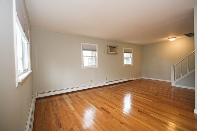 Building Photo - 182 Nelson Ave