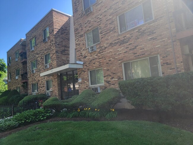 Building Photo - 420 Home Ave