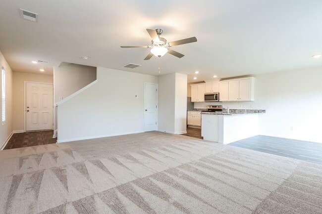 Building Photo - 2219 Southlea Dr