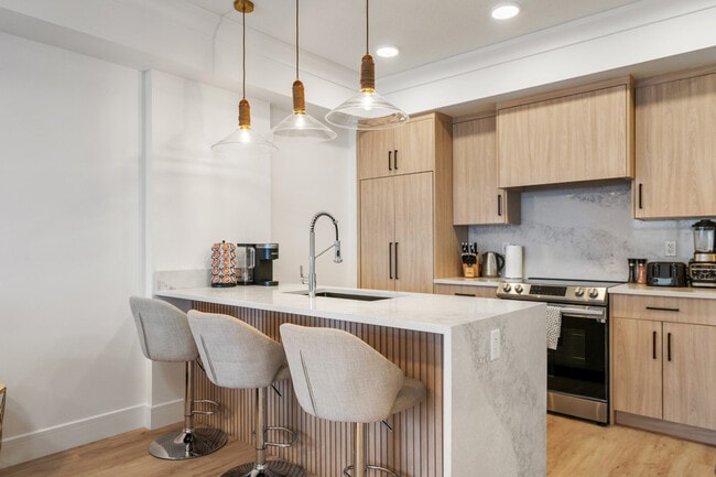 Building Photo - 2550 Battleford Ave SW