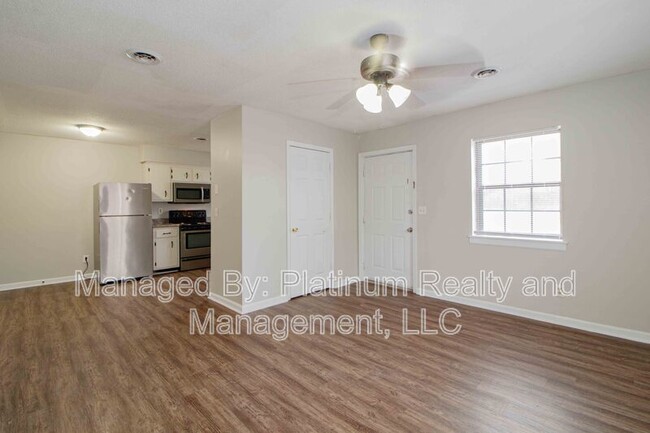 Foto del edificio - 8-408 Thompsonville Ln