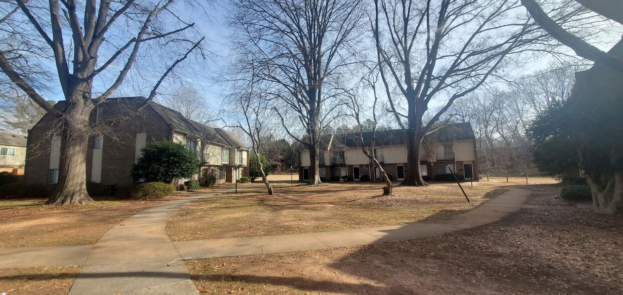 Primary Photo - 1441 Brookwood Dr