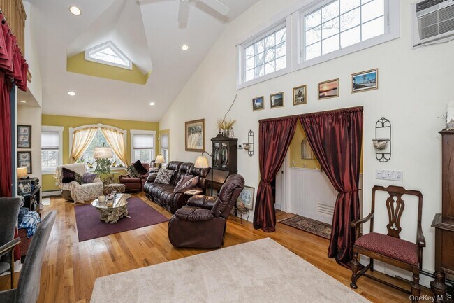 Foto del edificio - 229 Springville Rd