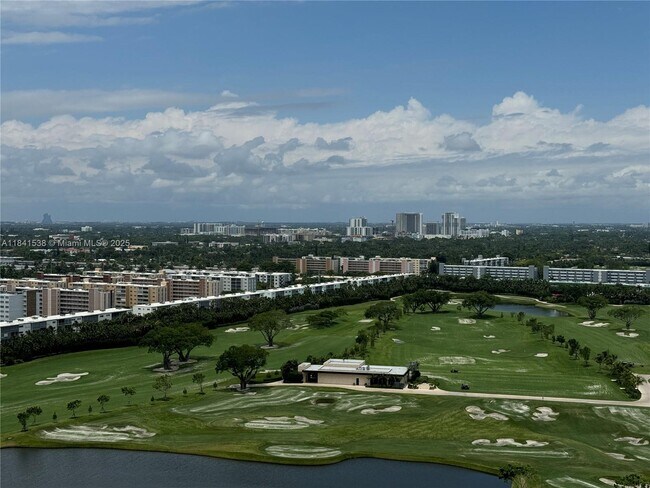 Foto del edificio - 1755 E Hallandale Beach Blvd