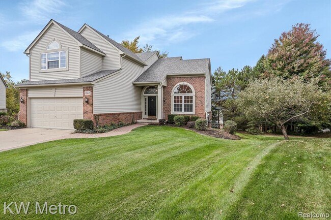 Building Photo - 3663 Normandy Dr