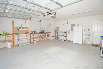 Building Photo - 896 Rose Ct