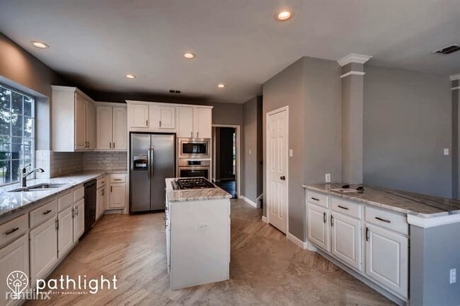 Building Photo - 6 br, 3.5 bath House - 909 Rolling Ridge D...