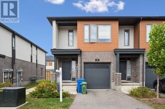 Building Photo - 38 Steele Cres
