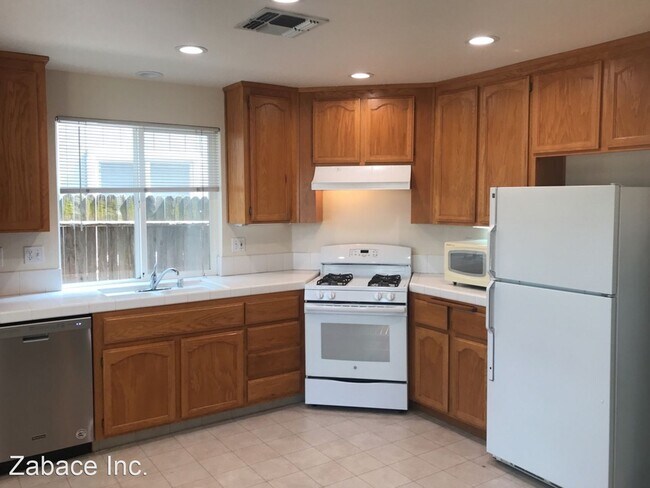 Foto del edificio - 3 br, 2.5 bath House - 2428 Halsey Circle