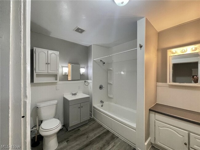 Building Photo - 999 W Exchange St