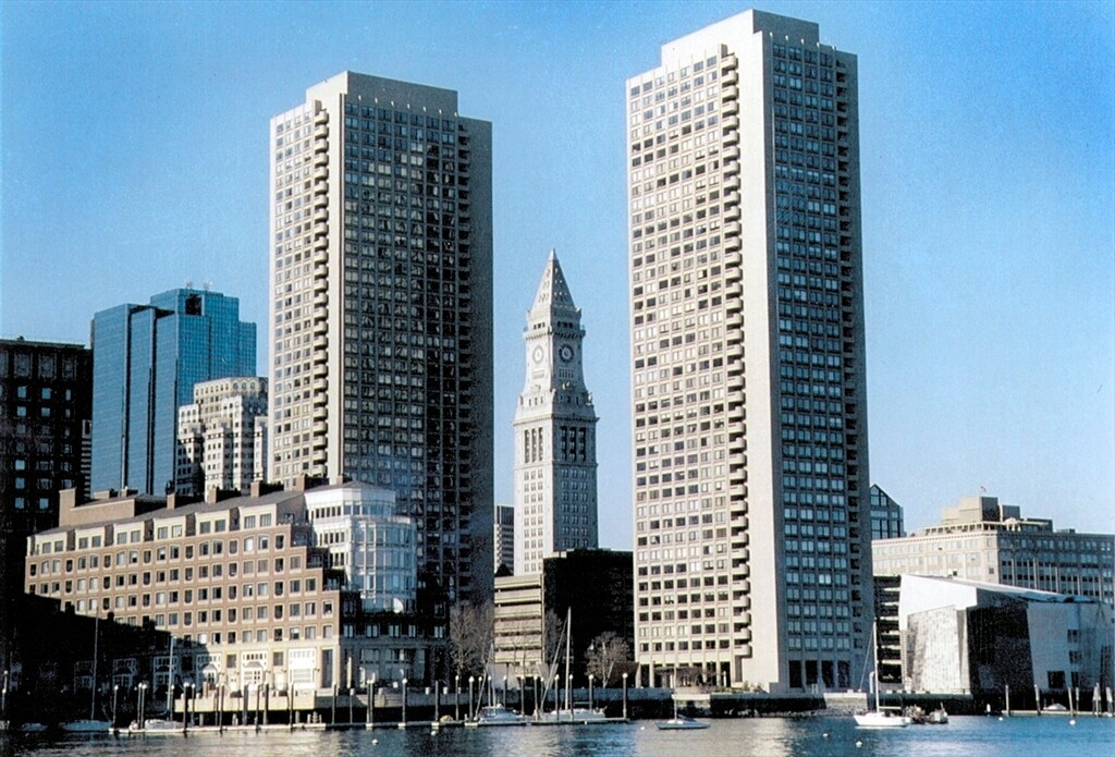 Foto principal - 85 E India Row