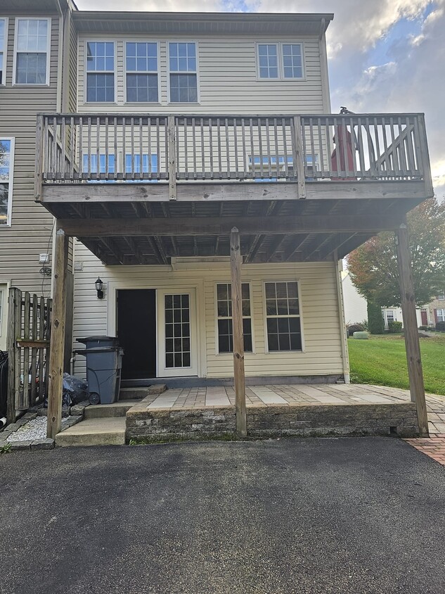 Primary Photo - 1359 Lewis Ln