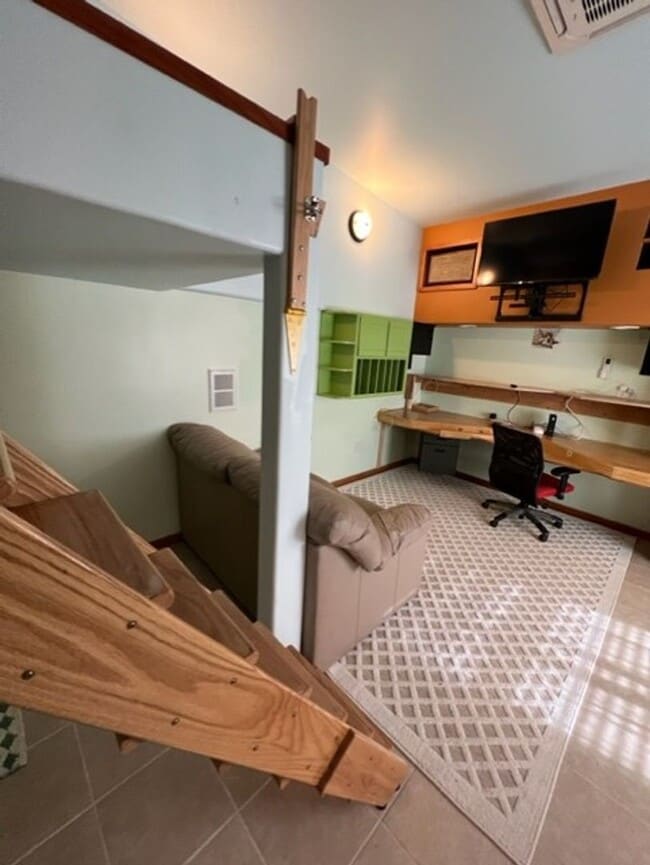 Building Photo - Furnished Efficency with Utilities Ready Now