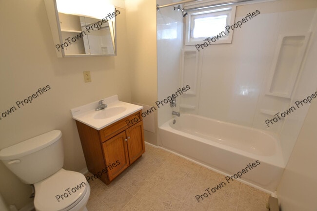 Building Photo - 411 Krakar Ave