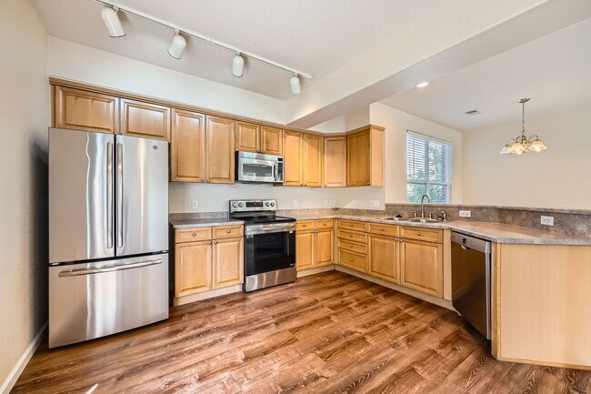 Cocina - 2230 S. Vaughn Way. Unit 104.