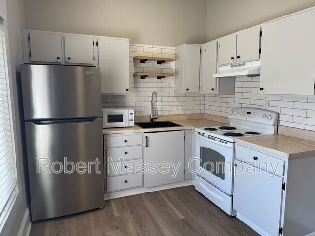 Building Photo - 1618 Ellwood Ave