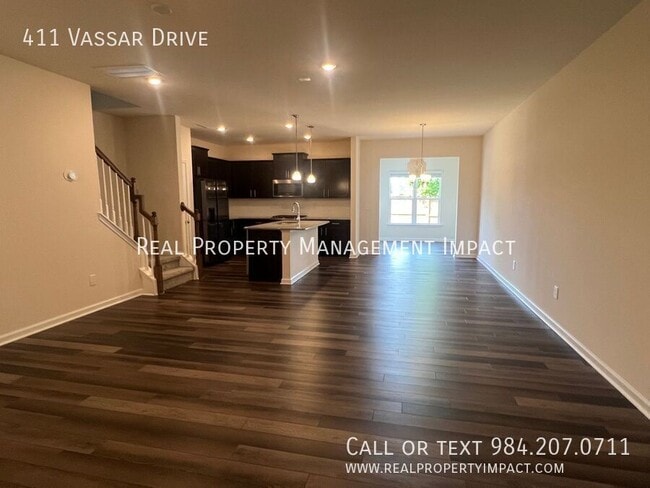 Building Photo - 411 Vassar Dr