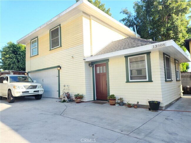 Foto del edificio - 13504 Earlham Dr