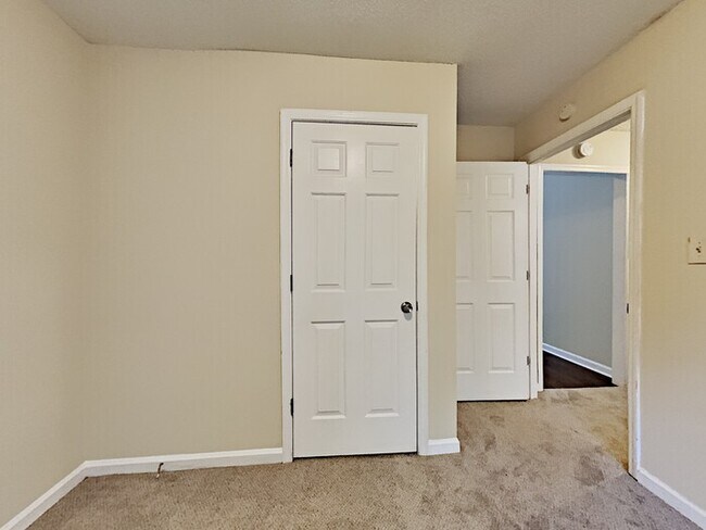 Foto del edificio - 4489 White City Rd