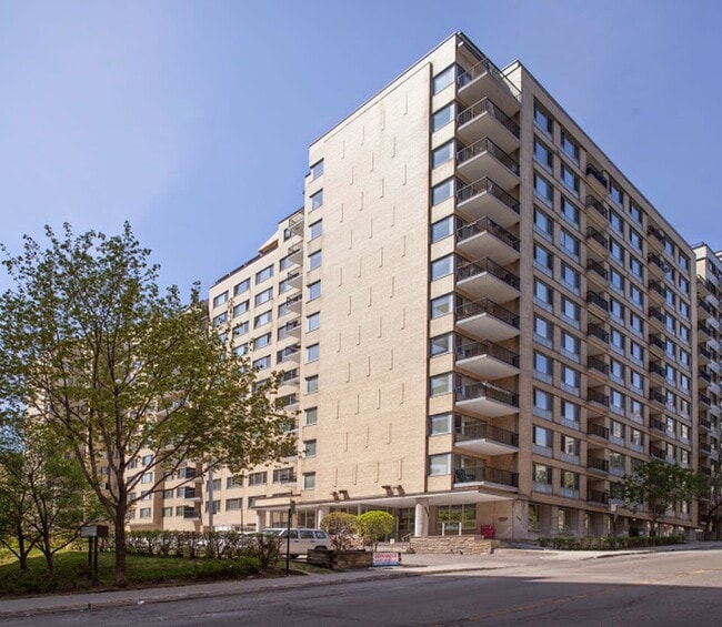 Building Photo - 3468 Rue Drummond
