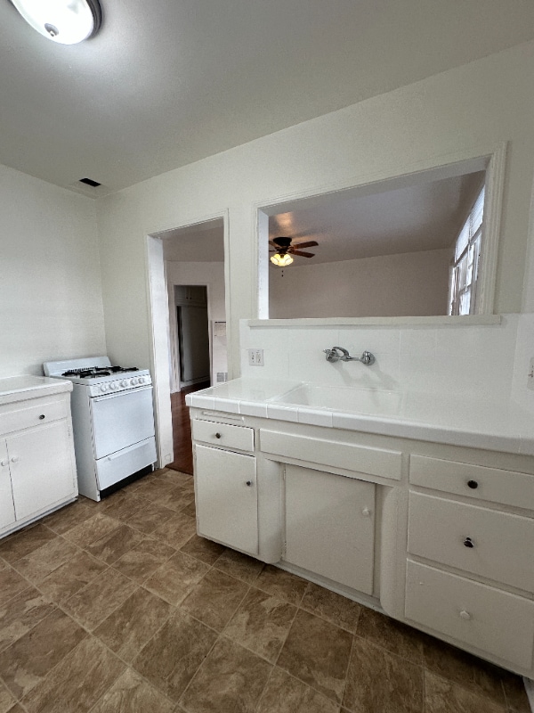 Foto del edificio - 1737 N Sycamore Ave