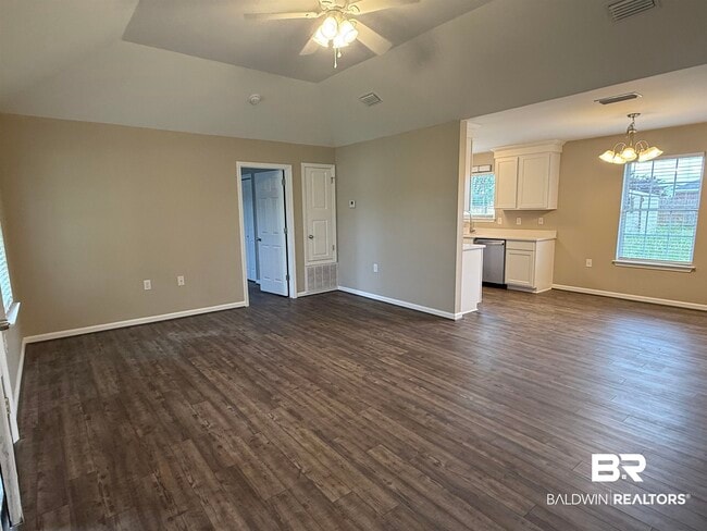 Foto del edificio - 14287 Lexington Dr