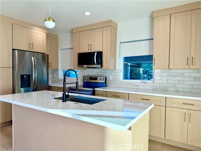 Foto del edificio - 22404 Vanowen St