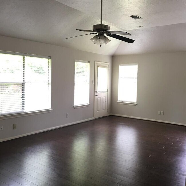Foto del edificio - 22703 Tree House Ln