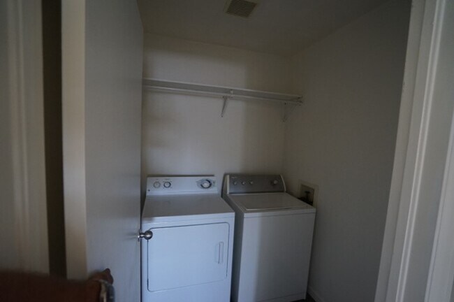 Foto del edificio - 7863 Downing St