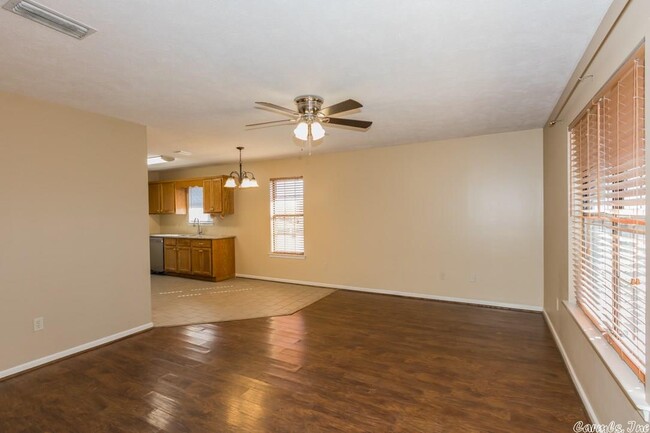 Building Photo - 2520 Sapphire Dr