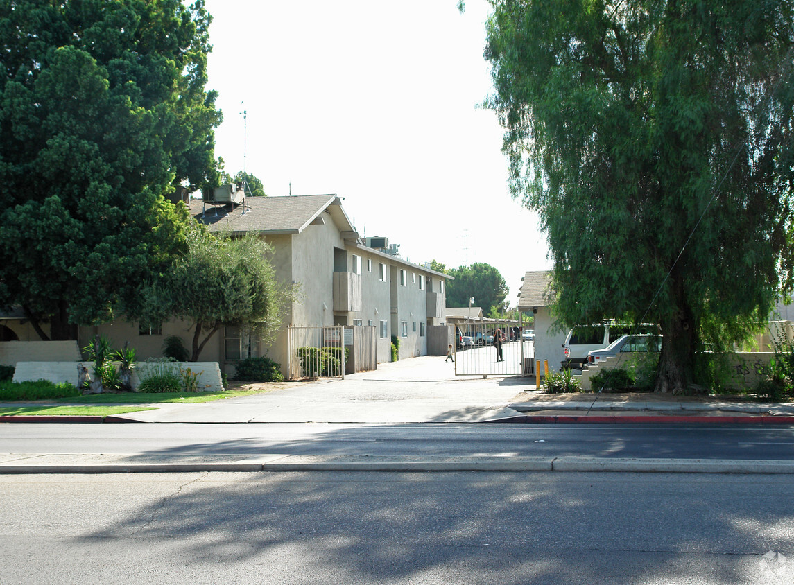 Primary Photo - Las Flores Apartments