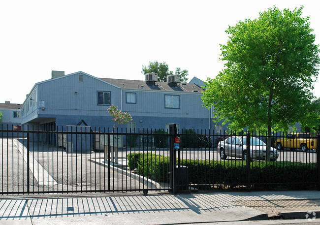 Foto del edificio - Quail Ridge Apartments