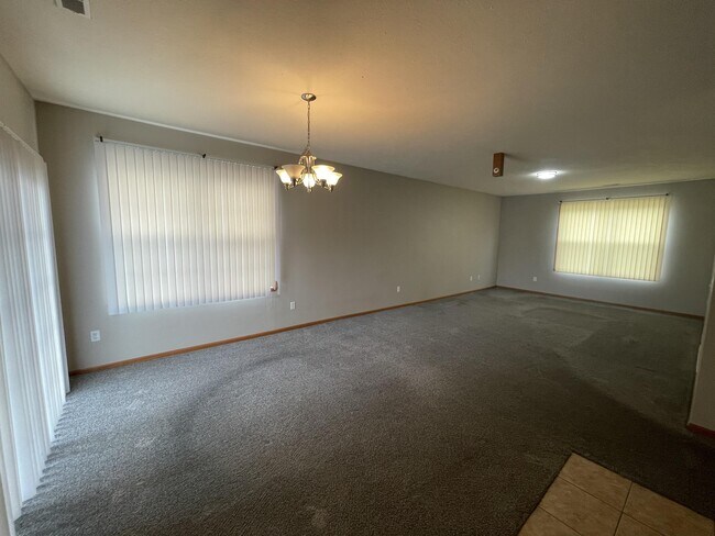 Building Photo - 10180 Clearwing Ln