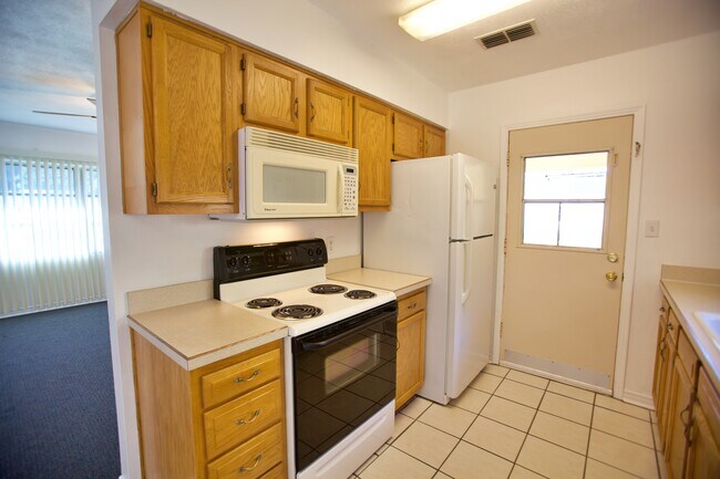 Building Photo - 1000 Hibiscus St