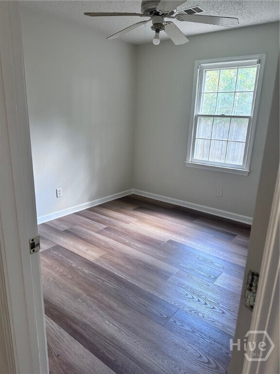 Foto del edificio - 125 Sterling Dr