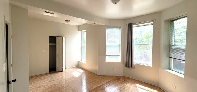 Building Photo - 857 N Harding Ave