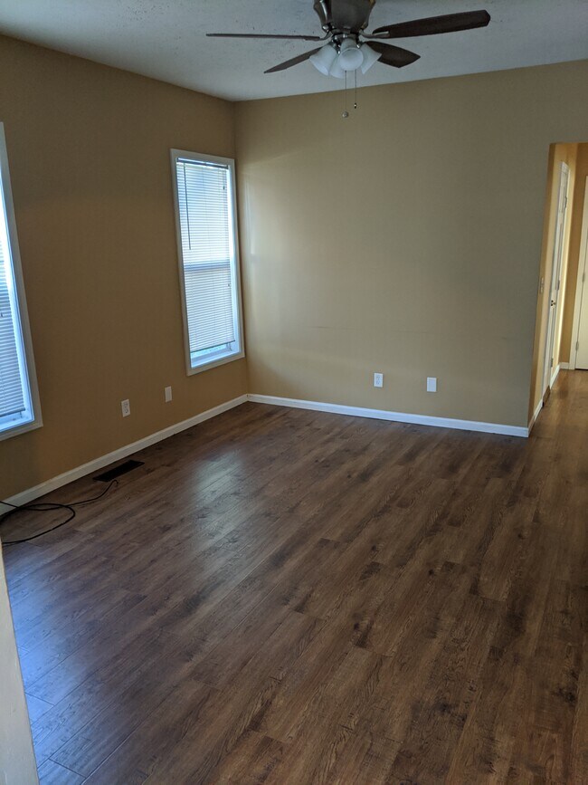Building Photo - 426 W Elm St
